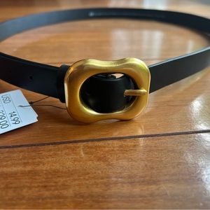 H&M NWT black belt with asymmetrical buckle (Large)